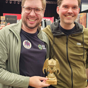 Michael und Basti halten den Preis